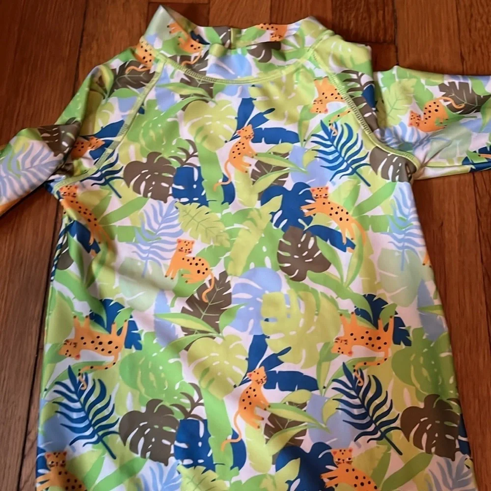 H&M swim bundle shorts and rash guard EUC 4-6 years 5T.